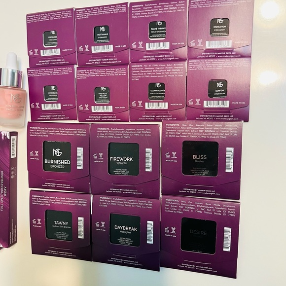 🌲Christmas Holiday🌲Makeup Gift Box (18 items) - Picture 3 of 7